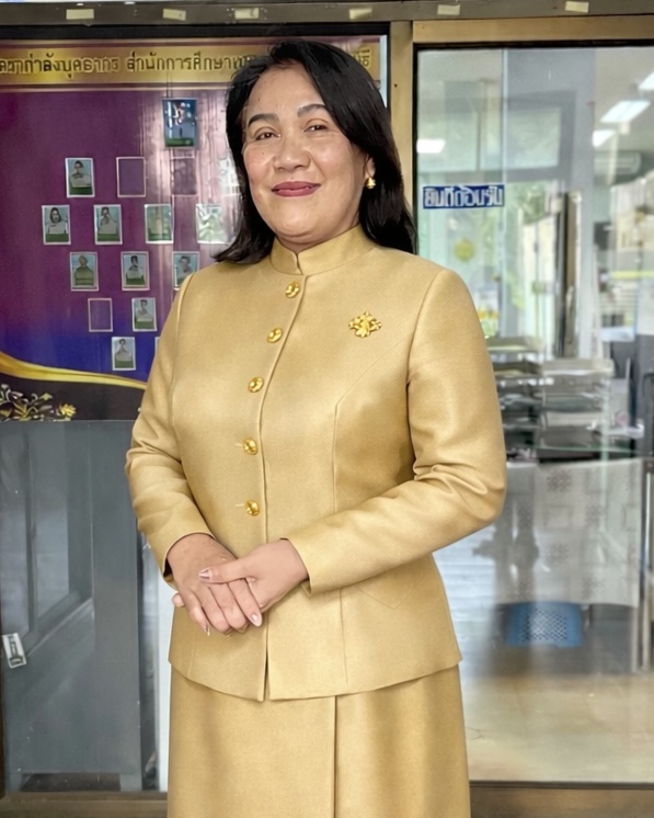 นางกชพรรณ พงสระหา